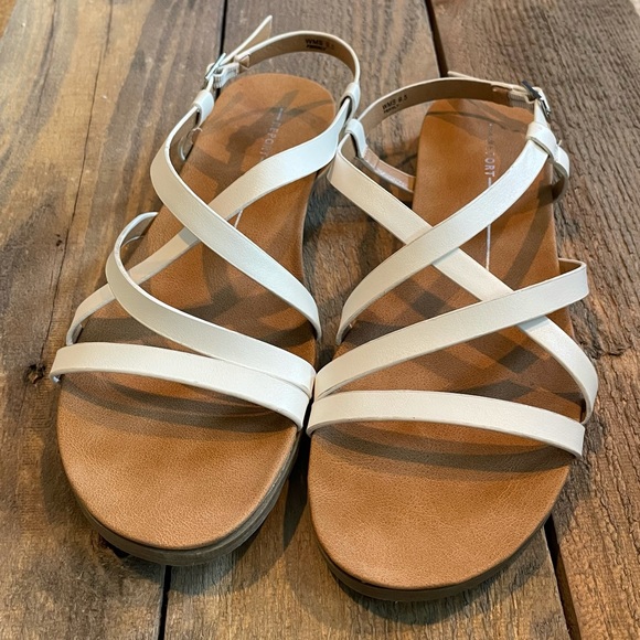 Report Shoes - Report White Strap Sandals 9.5